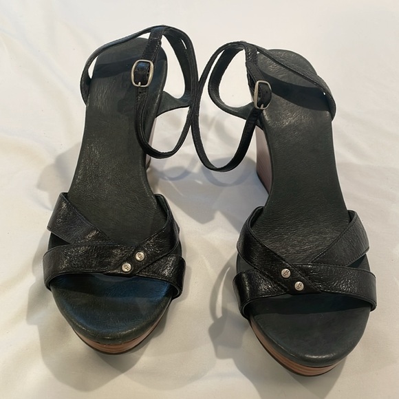 UGG Wedge sandals size 9 GUC - Picture 3 of 5